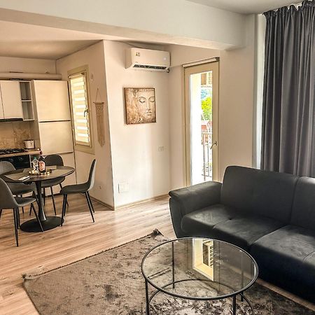 Luxury Bucovina Apartment Gura Humorului Ngoại thất bức ảnh