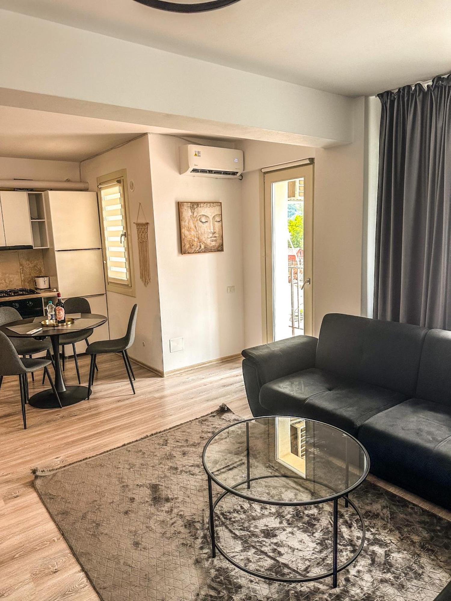 Luxury Bucovina Apartment Gura Humorului Ngoại thất bức ảnh